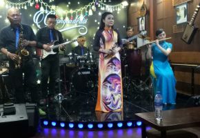 Giao lưu văn nghệ